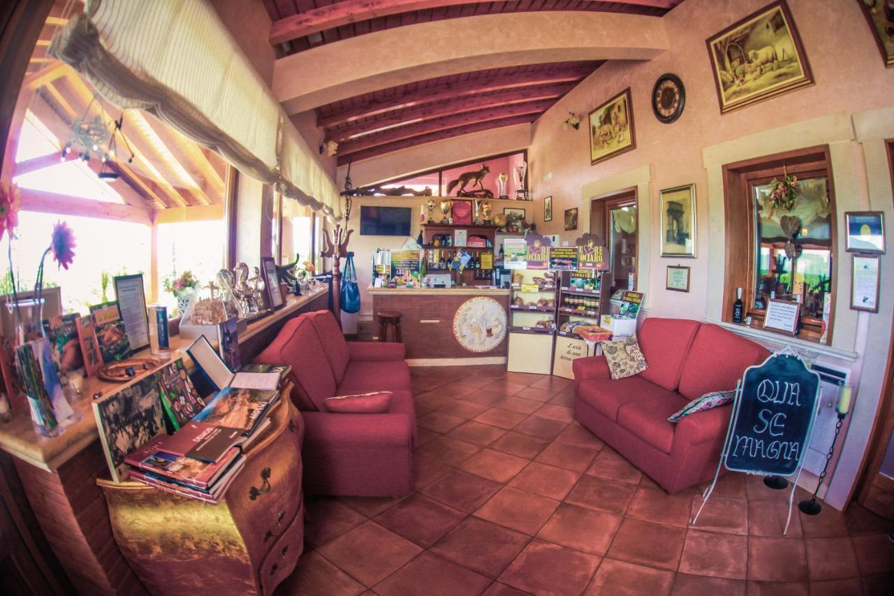 Agriturismo Ciociaro " Il Colle " Hotel Ristorante Ceprano Exteriör bild